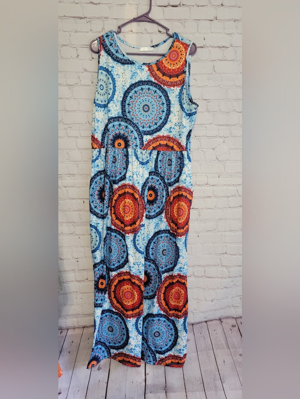 Sleeveless Blue Medallion Print Maxi Dress. Size XL